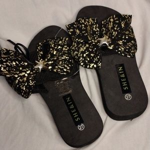 3/$20-Girl's SheIn starfish slides